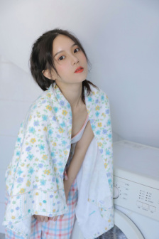 上面一个日底下一个女